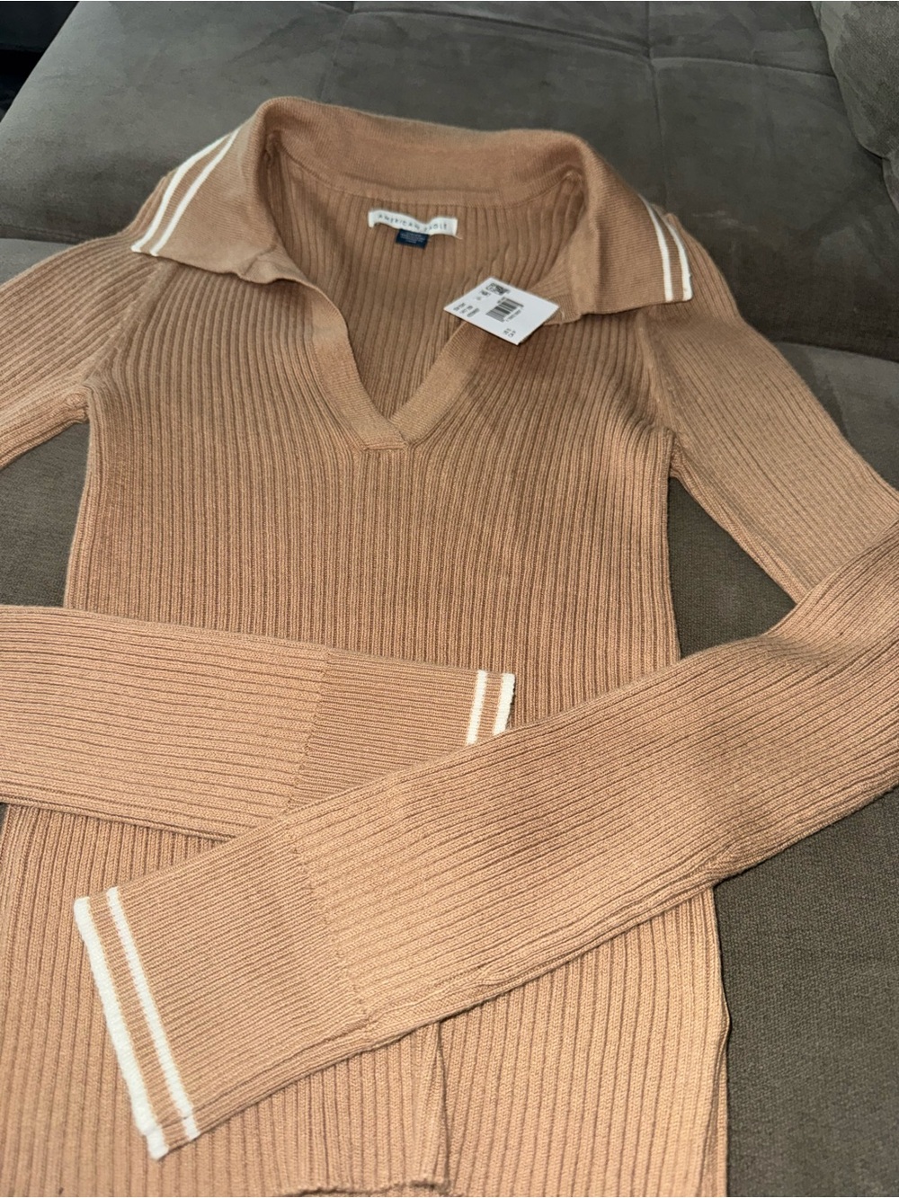 Ribbed V‑Neck Sweater in Camel